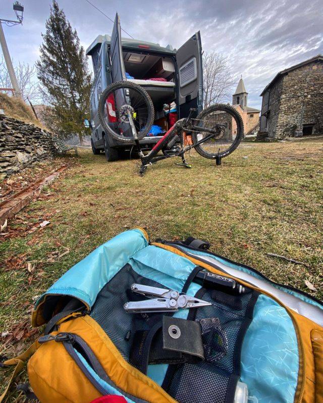 #ad - “Problems are nothing but wake-up calls for creativity” - Gerhard Gschwandtner
And that’s where my @leatherman_deutschland #WavePlus comes into play 😅
.
#meinständigerbegleiter #jackofalltrades #LeathermanExperience #AlleskönnerFürAlleskönner #vanlife