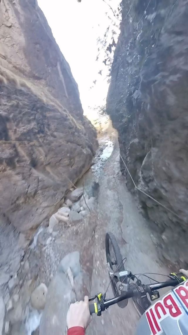 Chasing thrills in the canyon 🚵‍♀️🌄
.
@northwave_de @evocsports @kendatireseurope @malojaclothing @magura_bicycle @ion_bike @julbo_eyewear @redbullaustria @srsuntour_inc @sqlab @northwave_official
.
#mountainbiking #mtb #mtblife #mtbenduro #enduromtb #hikeandbike #technicaltrails #singletrack #mountainbikelife  #trailriding #ridemoremtb #getoutandride #exploremore #offroadcycling