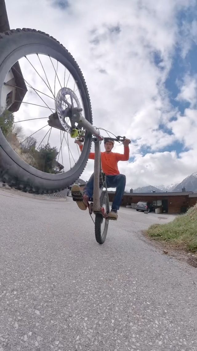 Monday mood 🤩 #manualmonday #jib
.
@julbo_eyewear @kendatireseurope @magura_bicycle @malojaclothing @northwave_de @northwave_official @redbullaustria @srsuntour_inc @sqlab