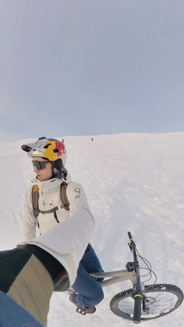 Are you ready for spring? I am! But for whatever reason winter in @davosklosters won‘t give up yet 🙈 
.
Little throwback to a fun ride on the 🚠 Pischa toboggan run 🤙
.
Thanks for capturing @martinbissig & @insta360